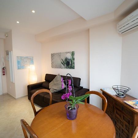 Larra Nervion Subway Tranvia Apartment Seville Exterior photo