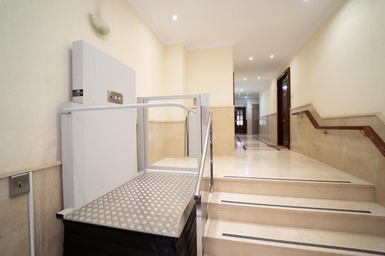 Larra Nervion Subway Tranvia Apartment Seville Exterior photo