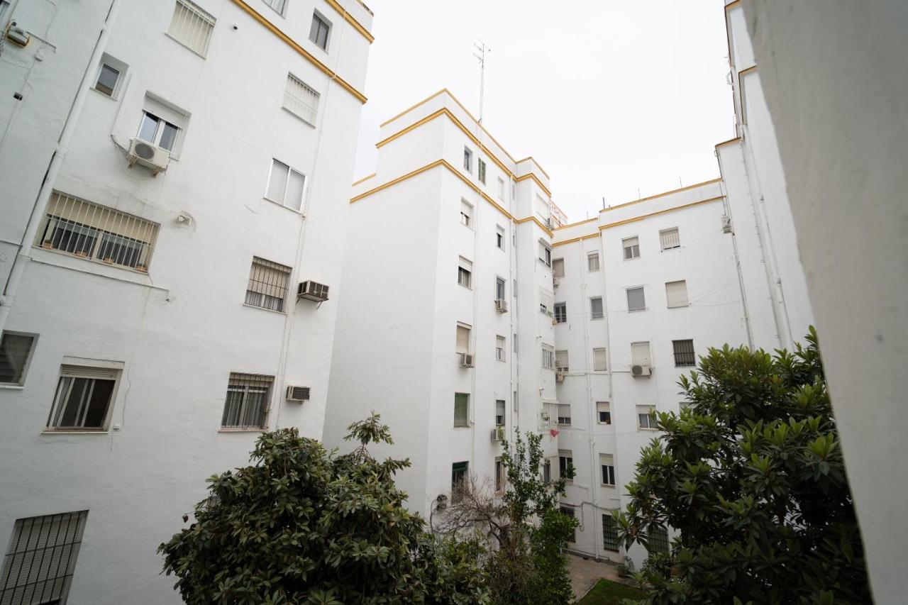 Larra Nervion Subway Tranvia Apartment Seville Exterior photo